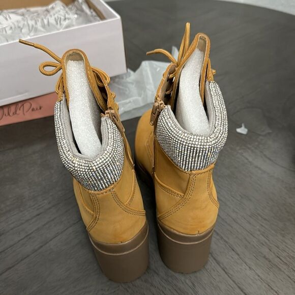 Wild Pair Bentli Lug Sole Booties - Picture 8 of 8